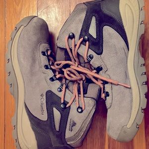 Columbia Hiking Boots size 10 excellent condition Gray and & Pink